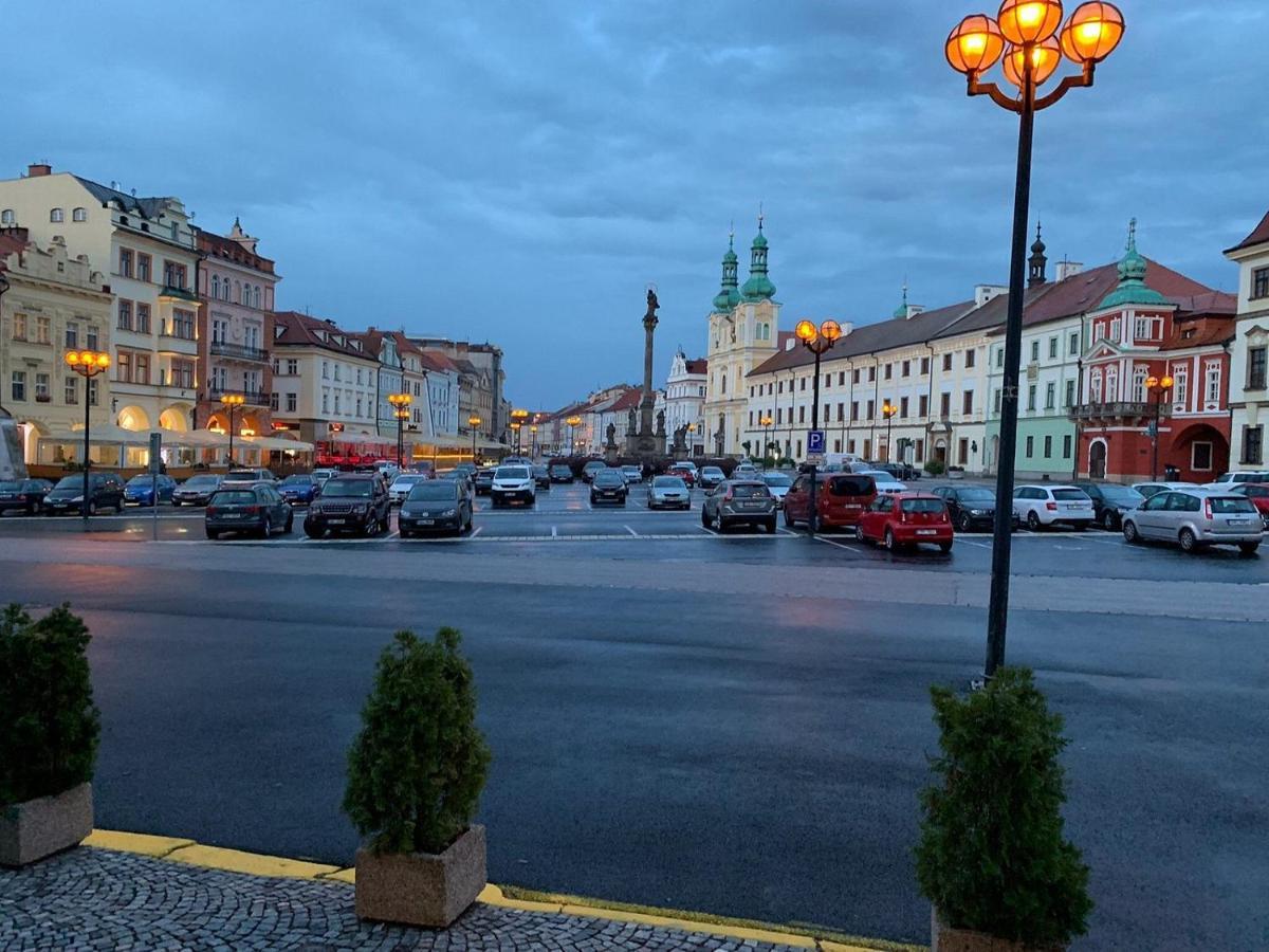 Byt 2+Kk Na Velkem Namesti Hradec Králové Eksteriør billede